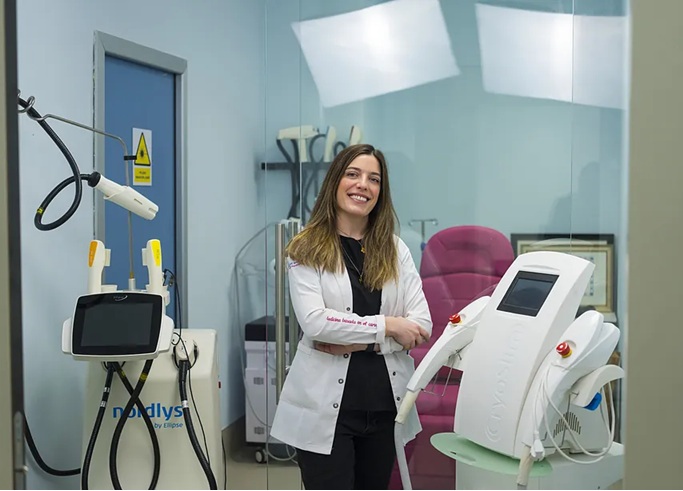 La cirujana maxilofacial que promueve la «medicina estética silenciosa»